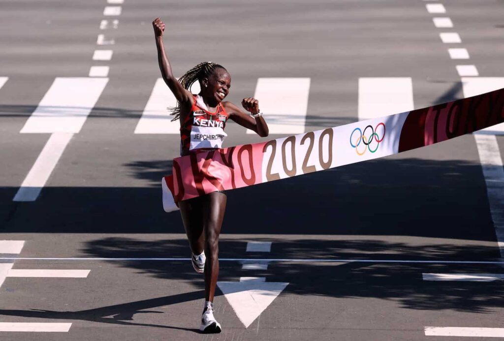 Peres_Jepchirchir medaille d'or marathon tokyo 2021