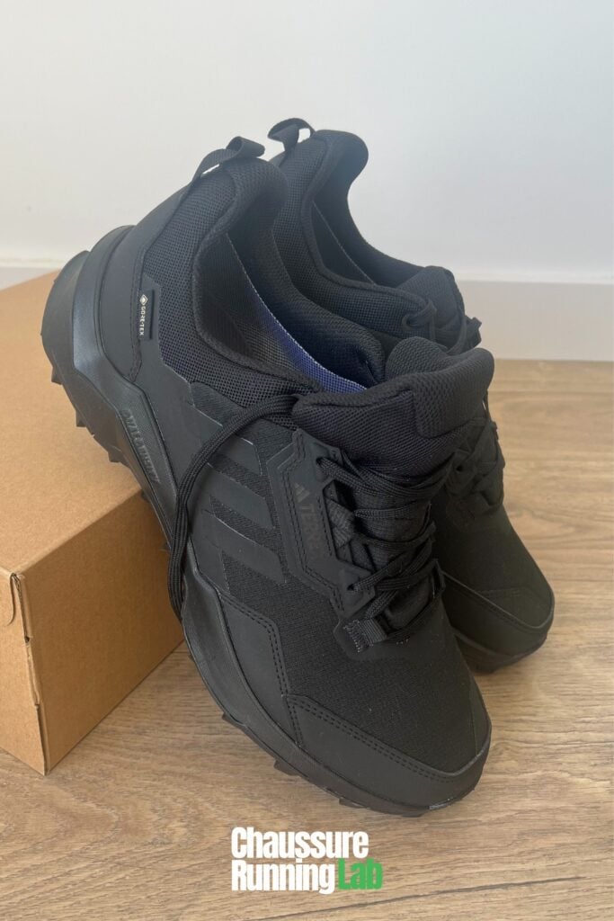 paire de chaussures de randonnée Adidas Terrex AX4