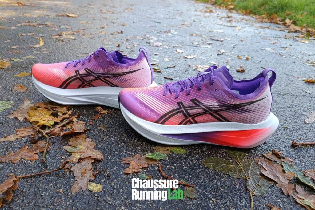 paire de chaussures de course Asics Megablast Tokyo