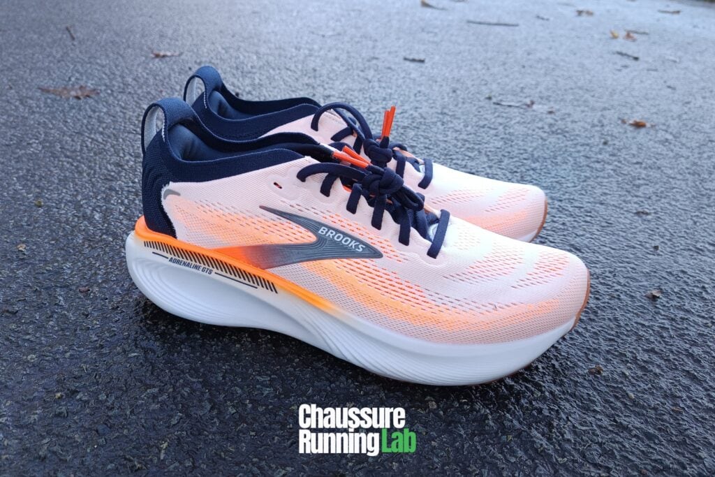 paire de chaussures de course Brooks Adrenaline GTS 25
