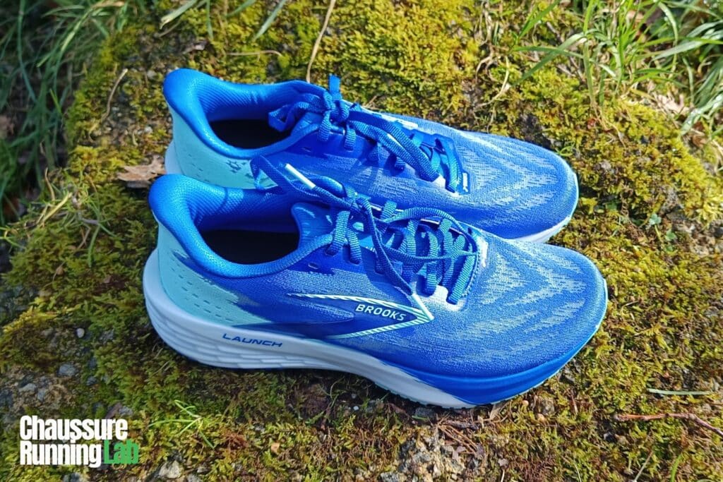 paire de chaussures de course sur route Brooks Launch 11