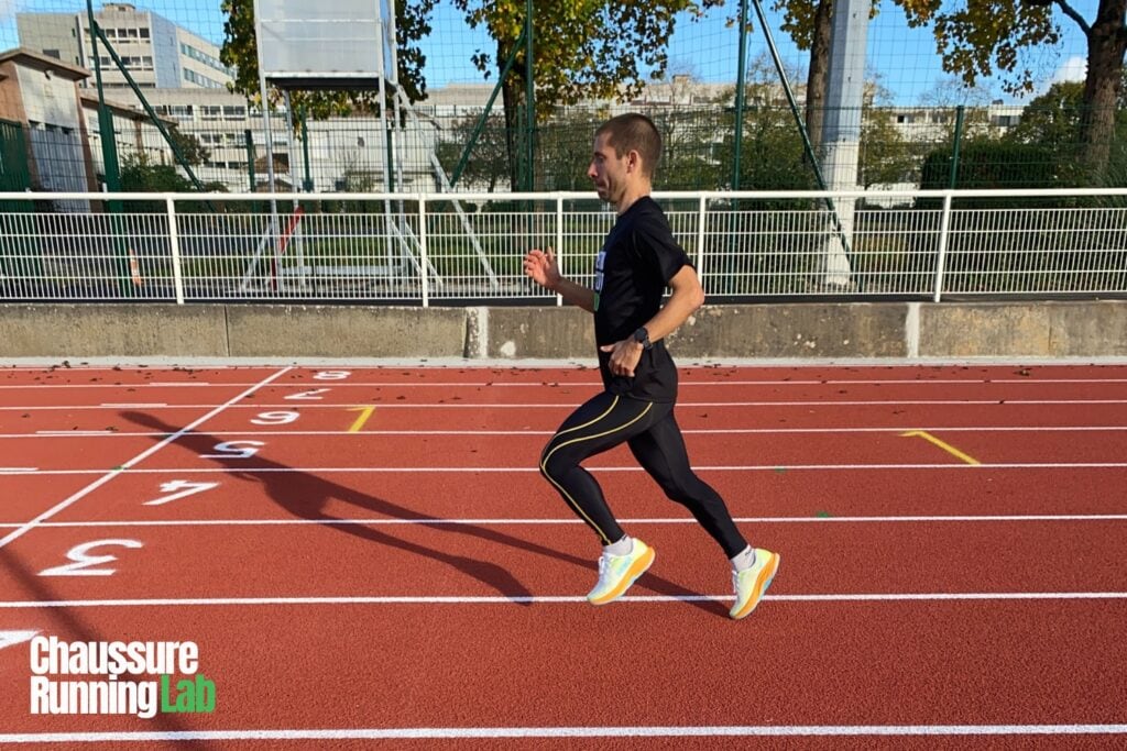 coureur portant Hoka Rincon 4