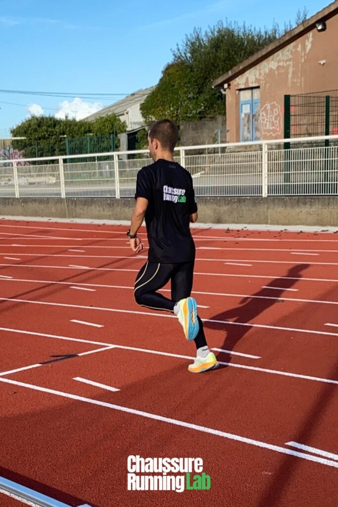 Hoka Rincon 4 aux pieds