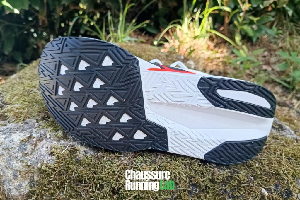 New Balance FuelCell Rebel V5 semelle extérieure caoutchouc