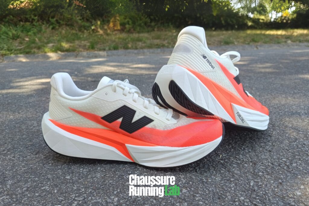 Paire de chaussures de course sur route New Balance FuelCell Rebel V5