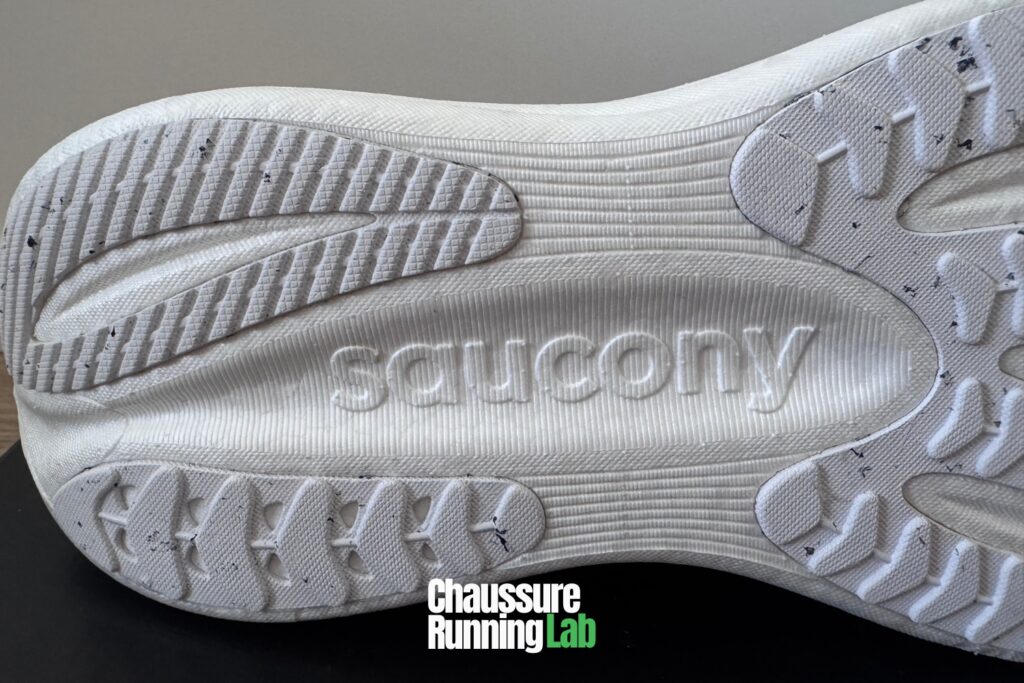 Saucony Triumph 23 semelle extérieure en caoutchouc gros plan