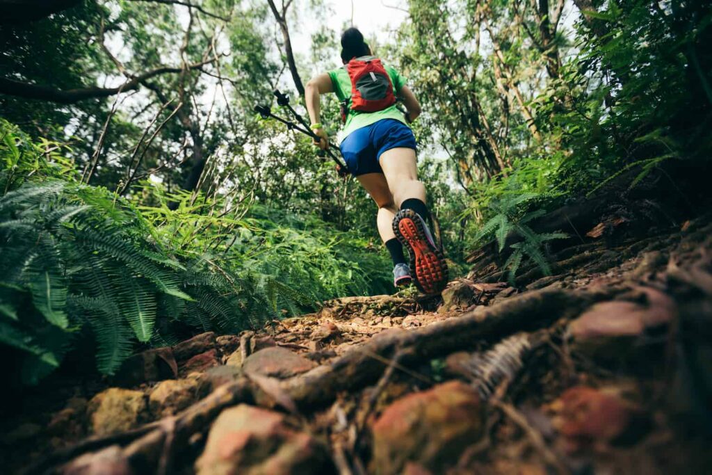 femme en course d'ultra-trail